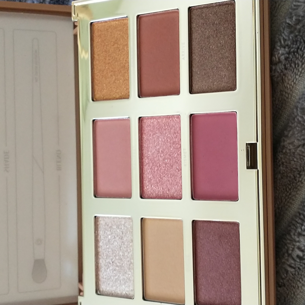 Eye shadow - Picture 2 of 3